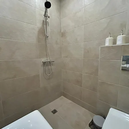 By Apartmax * Warna